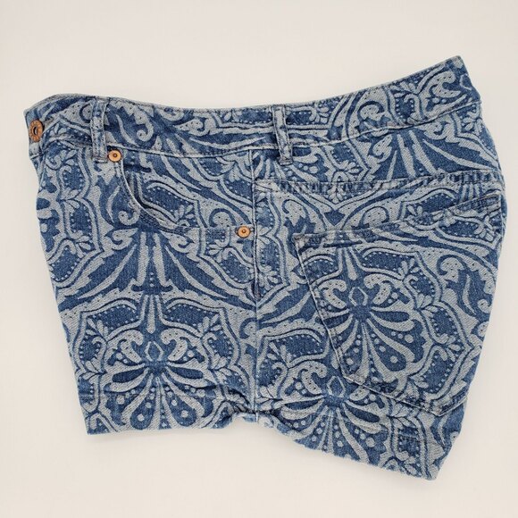 H&M Divided Damask blue ivory Print Denim Shorts US size 6 small - Picture 6 of 8